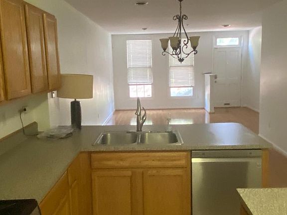 5th image of 518 Saint Mary St
