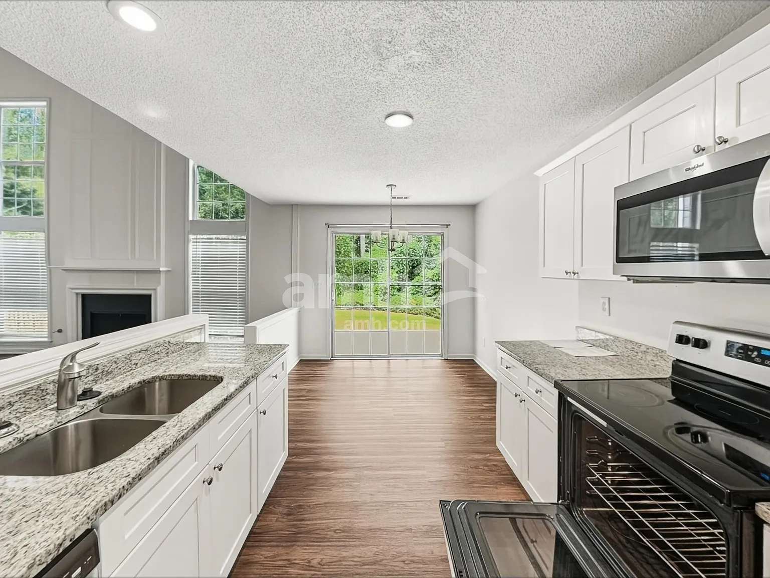 3 bed, 2.5 bath, 1789 sqft, $2,415 — Photo 3
