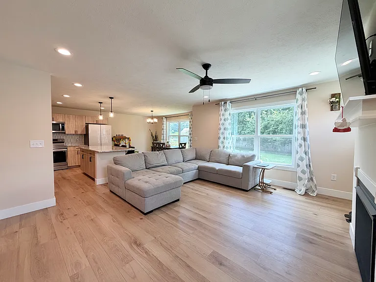 300 Waterwheel Dr — Photo 3