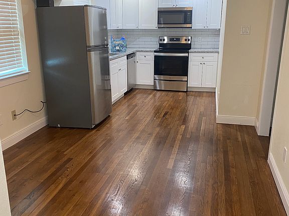 3rd image of 2911 Rosewood St #1
