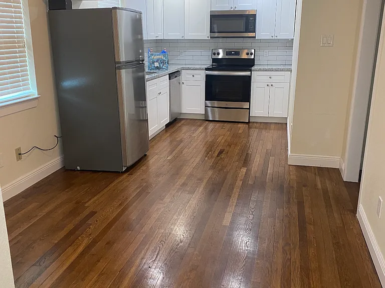 2911 Rosewood St #1 — Photo 3