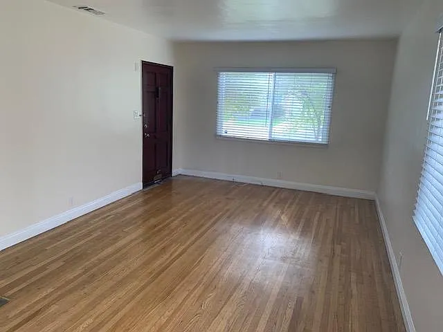 8624 Lilienthal Ave — Photo 11