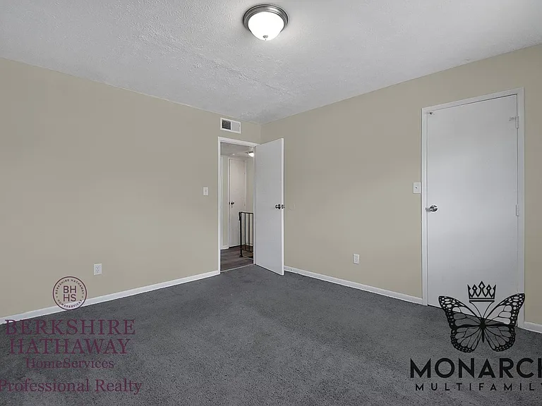 2375 Belcher Dr — Photo 32