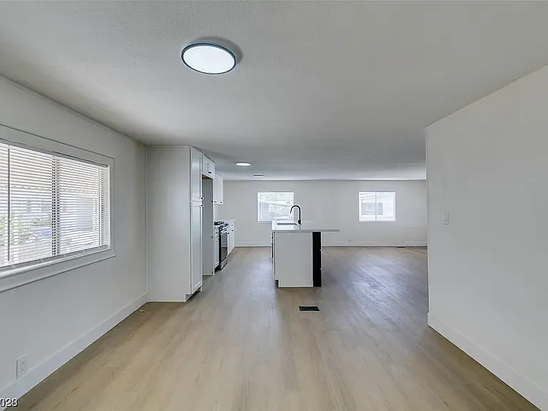 3 bed, 1248 sqft, $2,200 — Photo 3