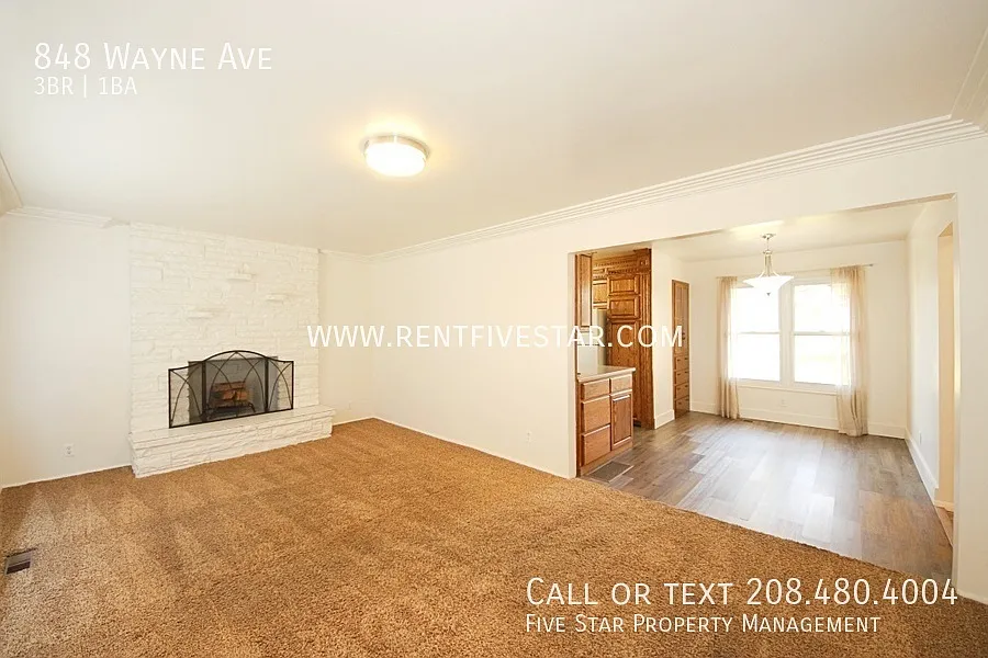 Spacious Upstairs Apartment in a Prime Central Location! — Photo 3