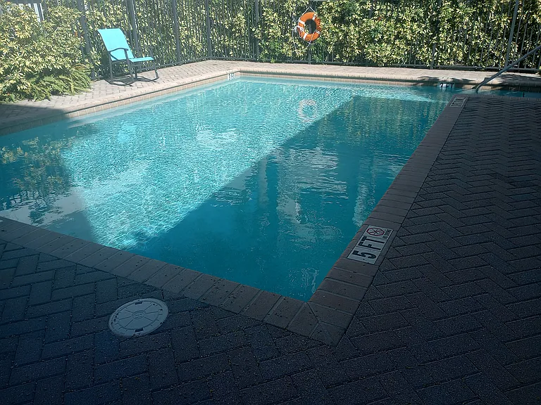 290 NE 5th Ave #4 — Photo 9