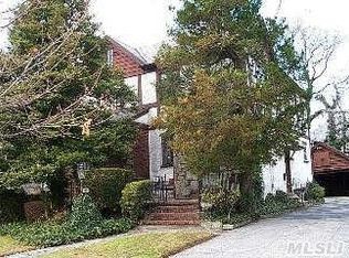 912 Greenfield Rd, Woodmere, NY 11598