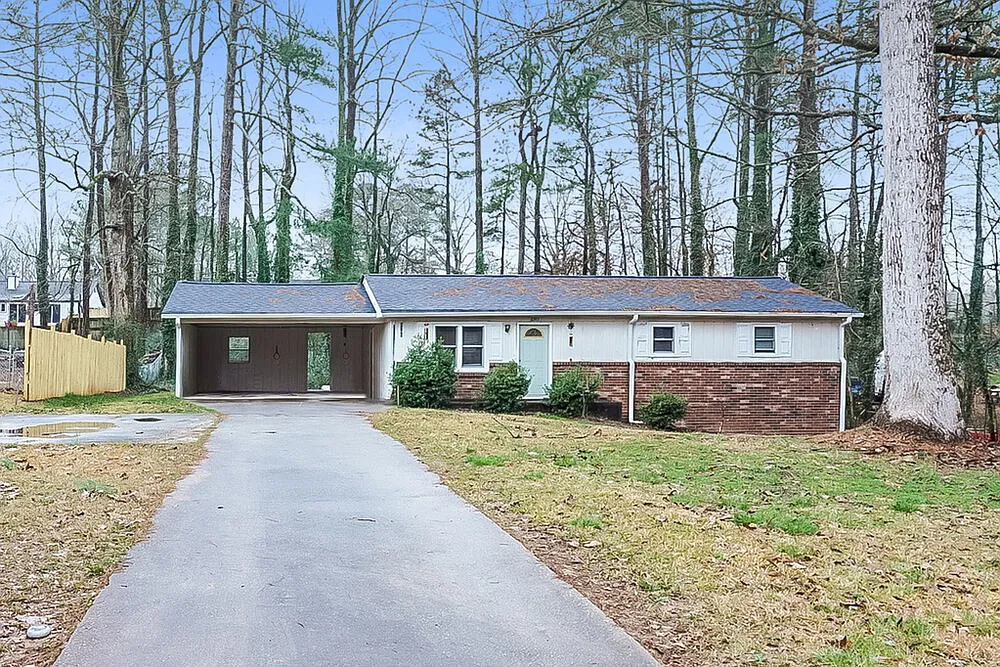 3 bed, 1.5 bath, 1056 sqft, $2,300 — Photo 1
