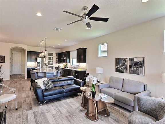 3rd image of 5049 Pendelton Sq