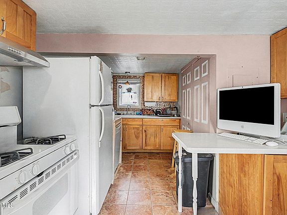 5th image of 937 6th Street