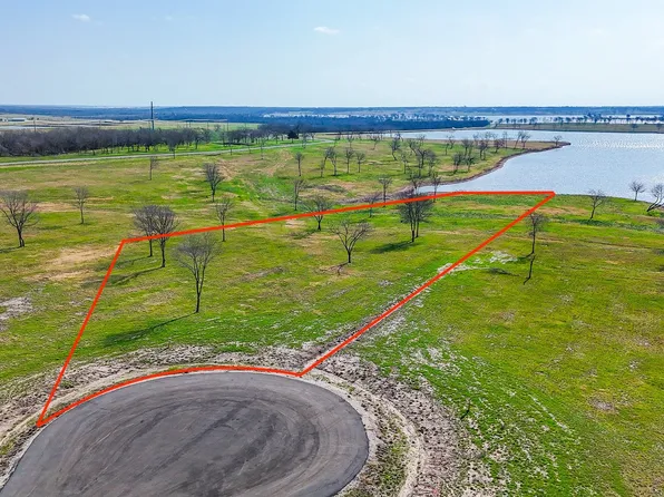 69 Harmony Ct, Corsicana, TX 75110