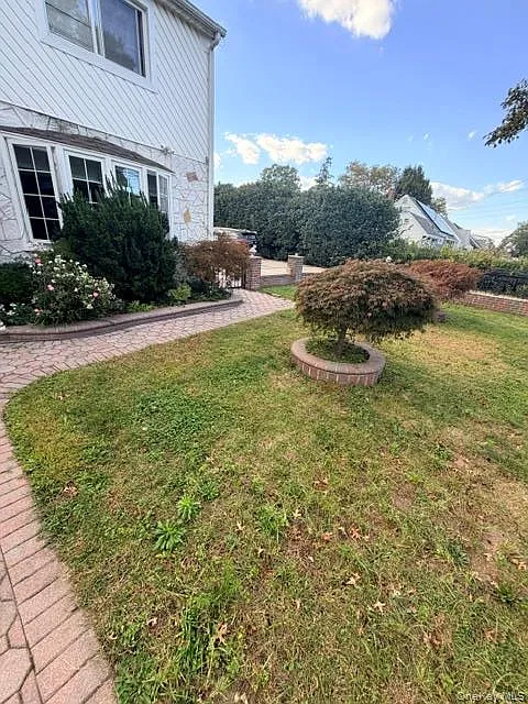 2 bed, 1.0 bath, 2100 sqft, $3,200 — Photo 3