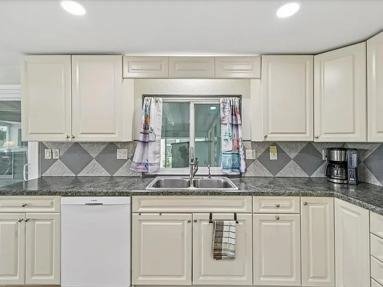106 Lazy River Rd — Photo 10