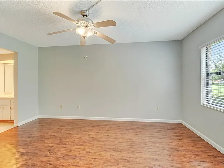 6154 Burnside Cir — Photo 15