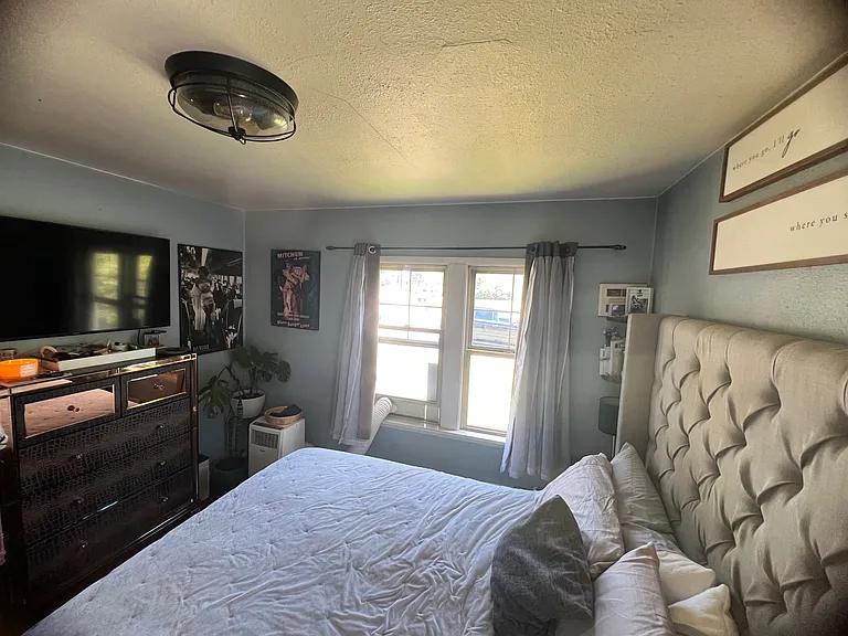 1002 Oakes Ave — Photo 9