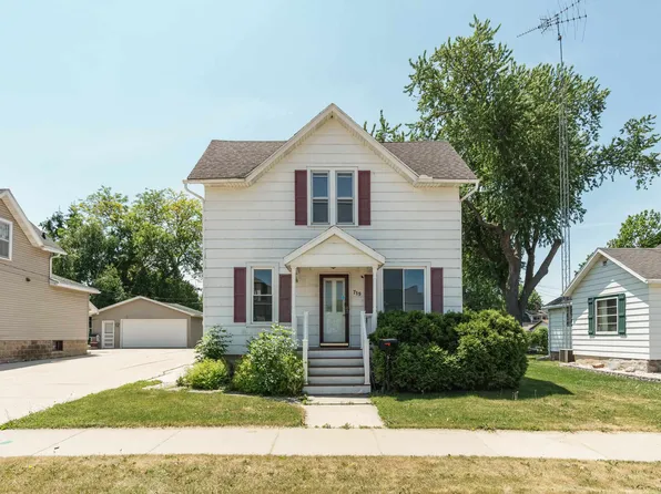 719 E Main St, Waupun, WI 53963