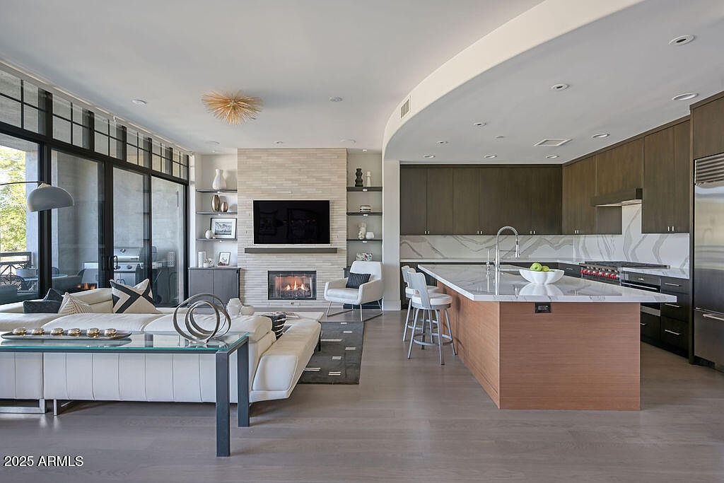 8 Biltmore Est UNIT 212