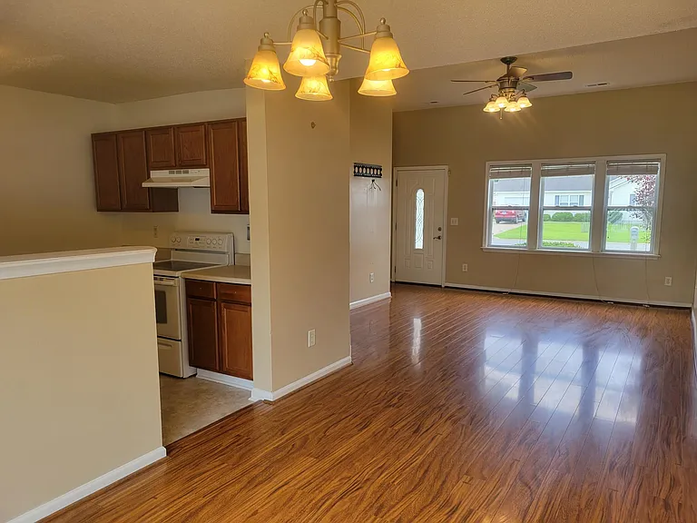 209 Meadowlark Ln — Photo 7