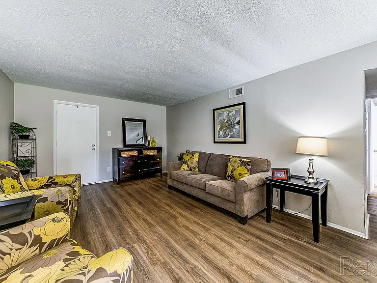 Black Forest Apartments — Photo 8