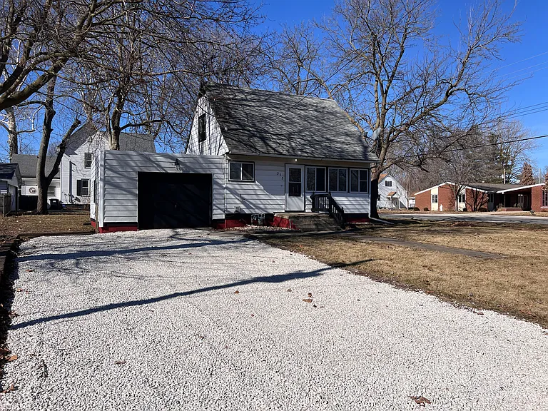 313 N Calhoun St — Photo 5