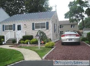 232 45th St, Lindenhurst, NY 11757