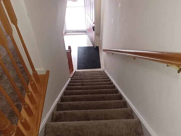 190 Victoria Ct — Photo 11