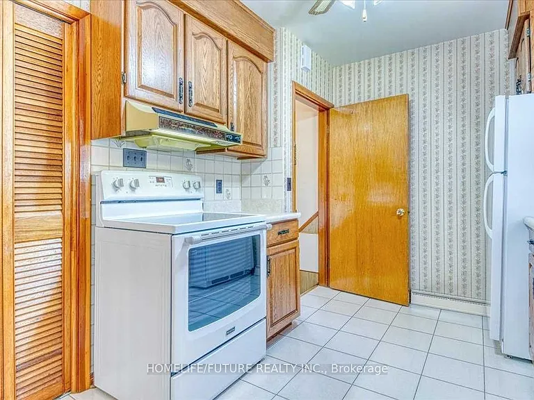 581 Gibbons St — Photo 4