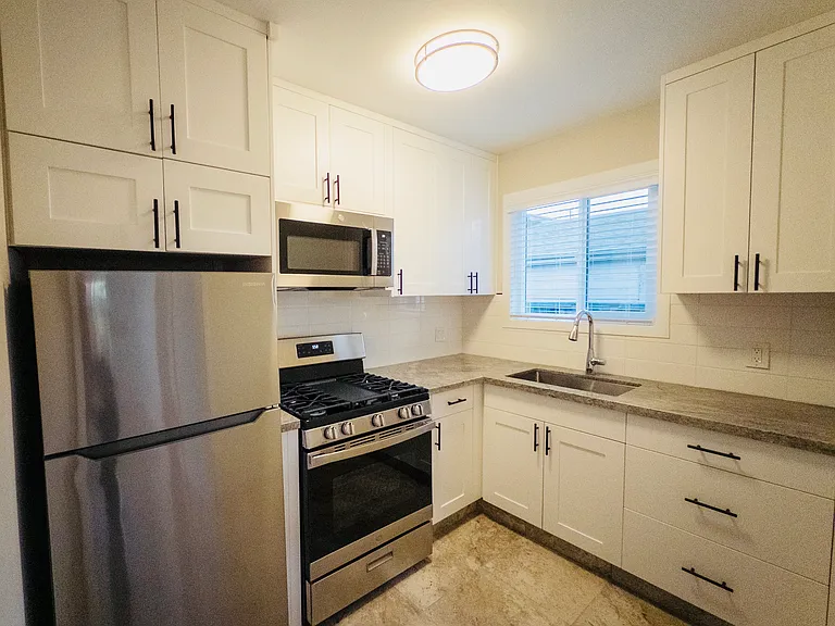 1929 Haste St #6 — Photo 5