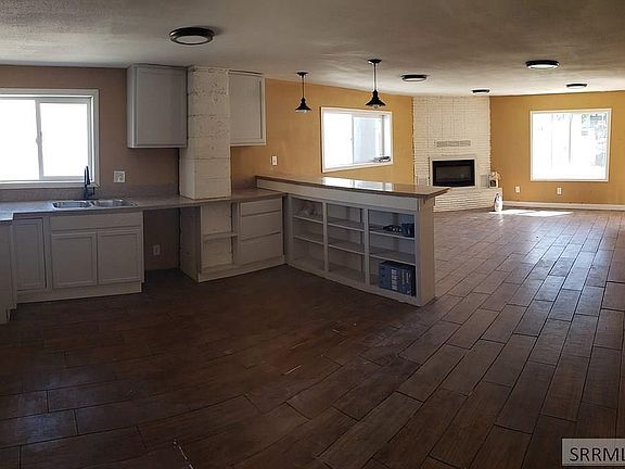 3rd image of 538 W 21st St