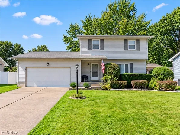 2382 Penny Ln, Youngstown, OH 44515