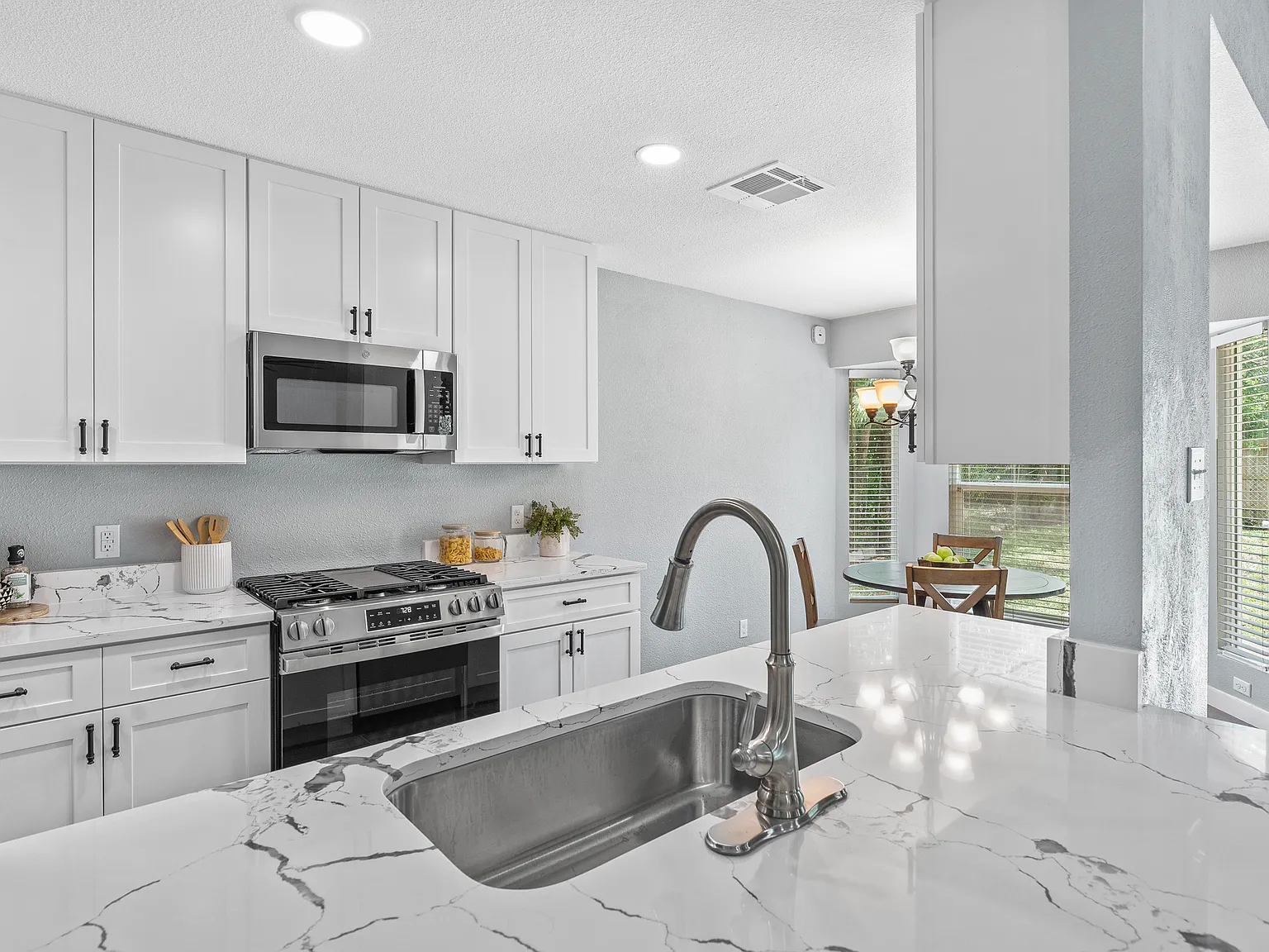 3 bed, $3,900 — Photo 2