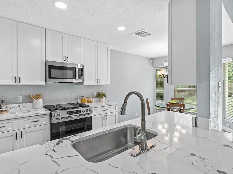 Hillside Dr — Photo 2