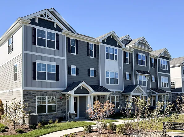 421 Lakeshore Ct, Saint Charles, IL 60174