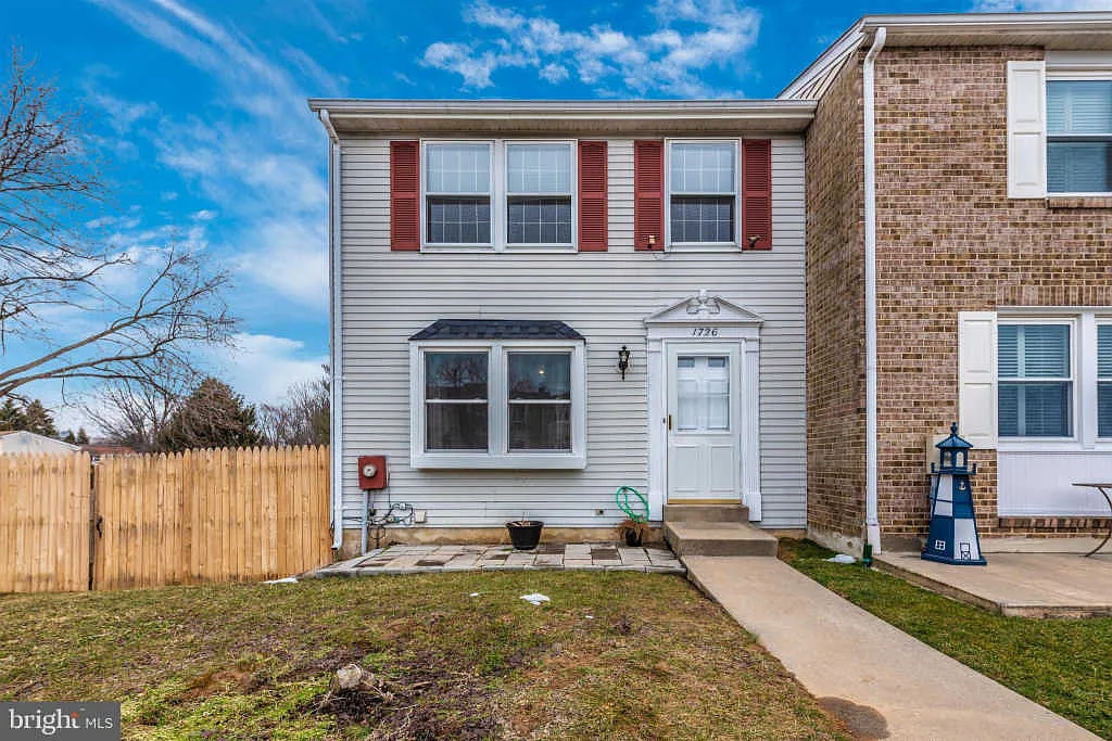 1726 Country Ct photo 1