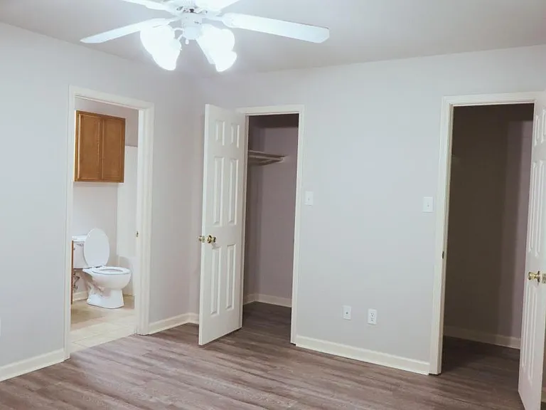 1100 Woodlawn Ave #64 — Photo 14