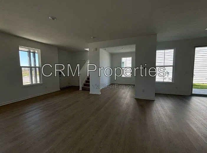 3 bed, 2.5 bath, 1912 sqft, $2,400 — Photo 3