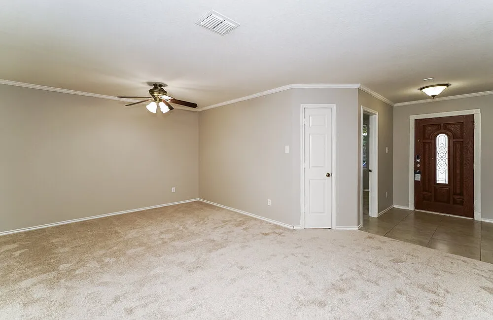 4 bed, 2.0 bath, 2093 sqft, $2,215 — Photo 4