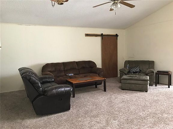 4th image of 100 Westbury Dr