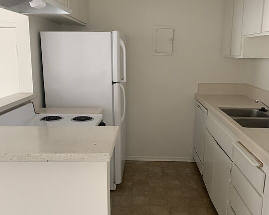 5th image of 1820 S Bentley Ave APT 103