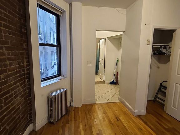 3rd image of 526 E 11th St APT 6D