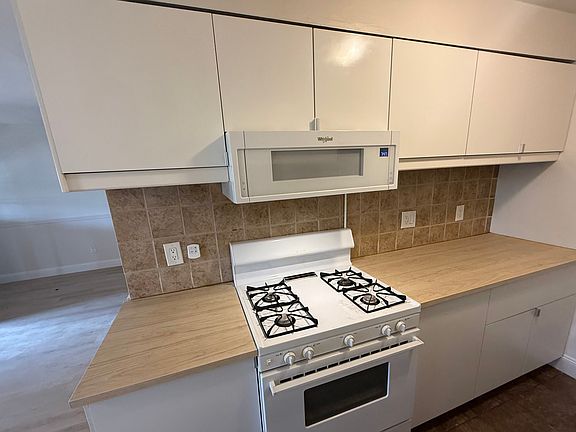 4th image of 3424 Ashfield Ln