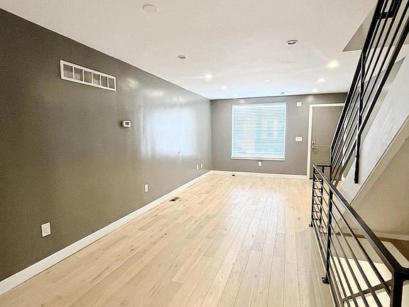 2nd image of 2626 Gerritt St