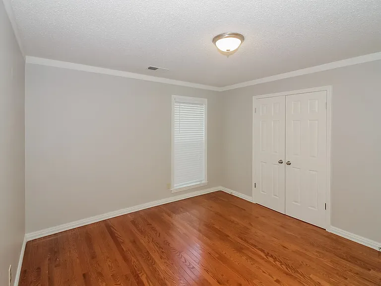2224 Burlingate Dr — Photo 13