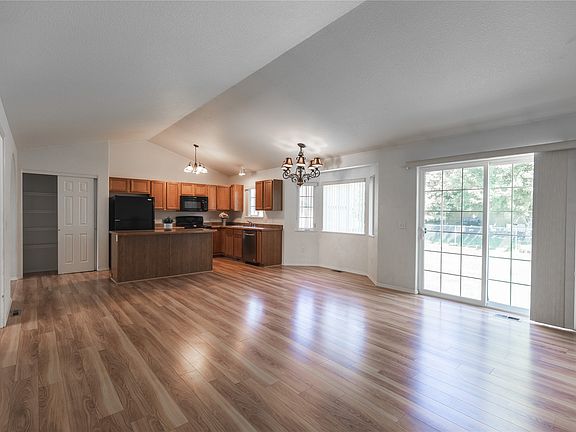 3rd image of 3934 Chelsea Dr
