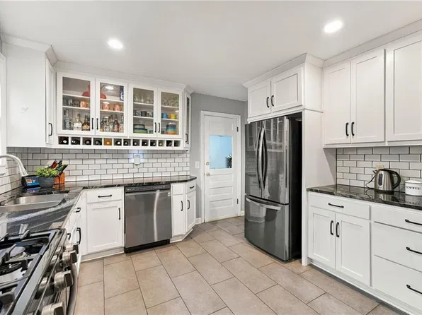 4514 W 62nd Ter, Fairway, KS 66205