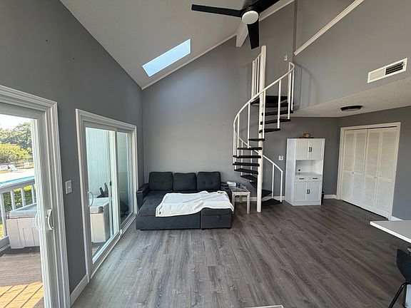 3rd image of 1850 Colony Dr APT 2T
