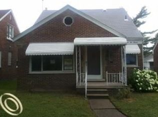 19211 Rolandale St, Harper Woods, MI 48225