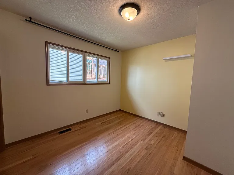 11820 SW Belmont Ter — Photo 15