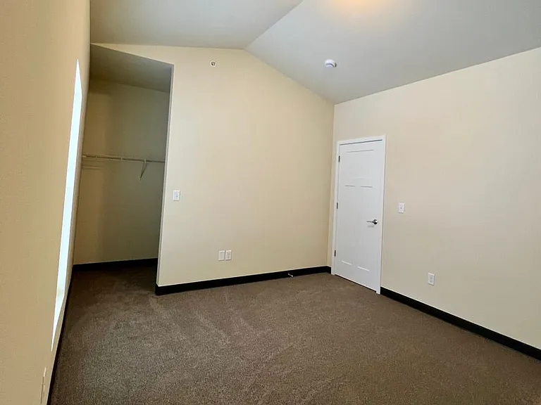 741 Meridian Dr — Photo 7