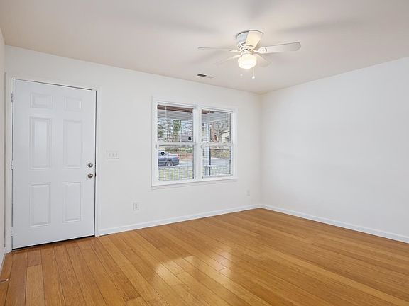 3rd image of 914 S Person St #1